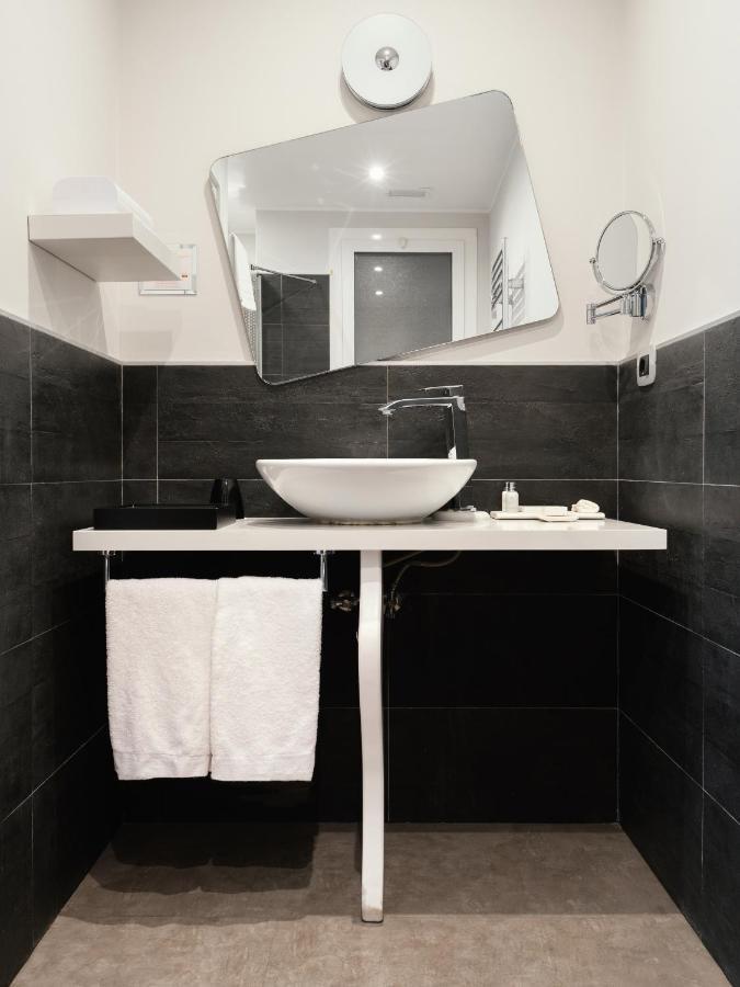 Deluxe Suite with Hot Tub,1287965533:JPEG