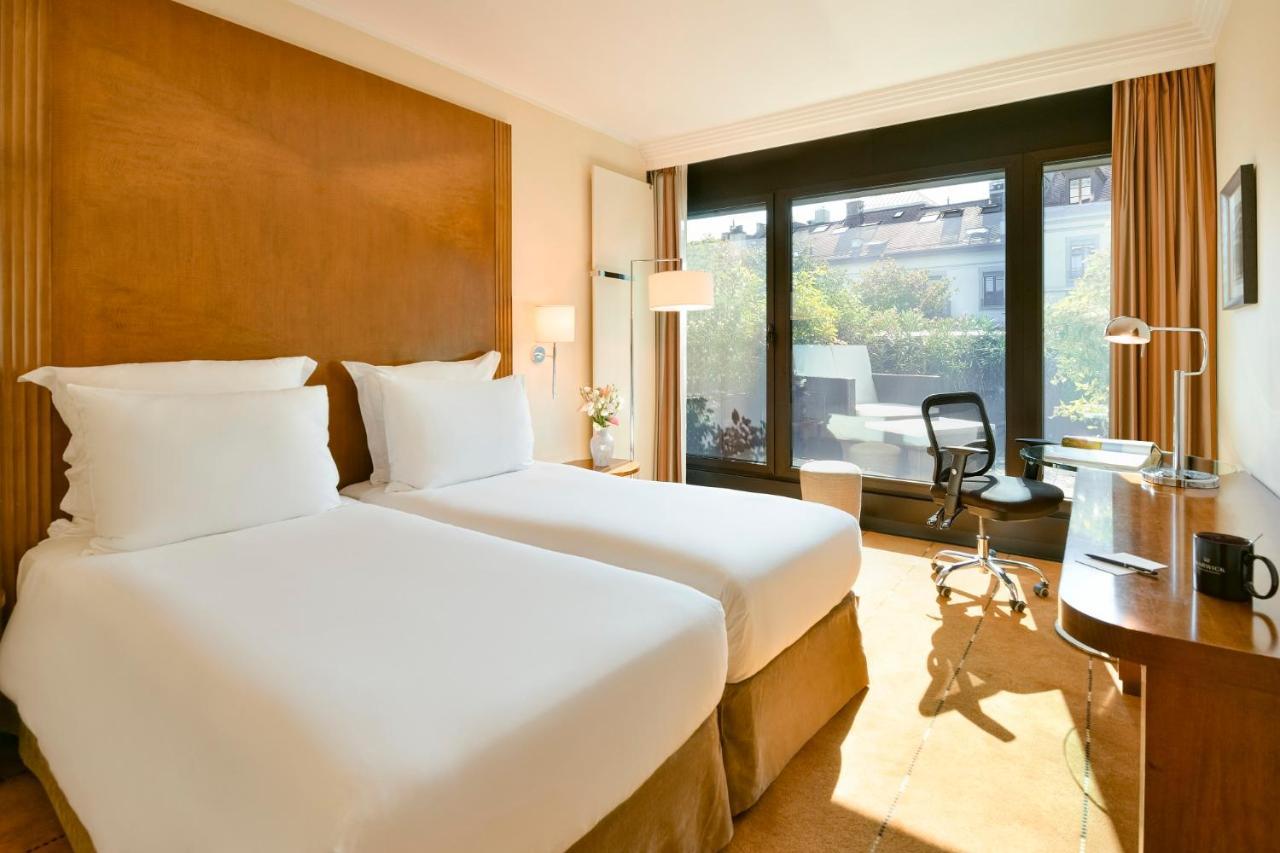 Quarto clássico com terraço