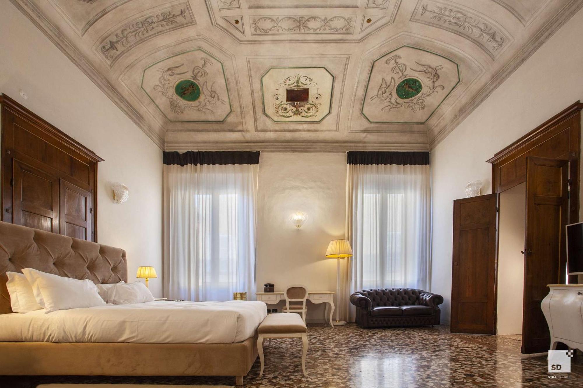 Room with Frescoes,1216345483:JPEG