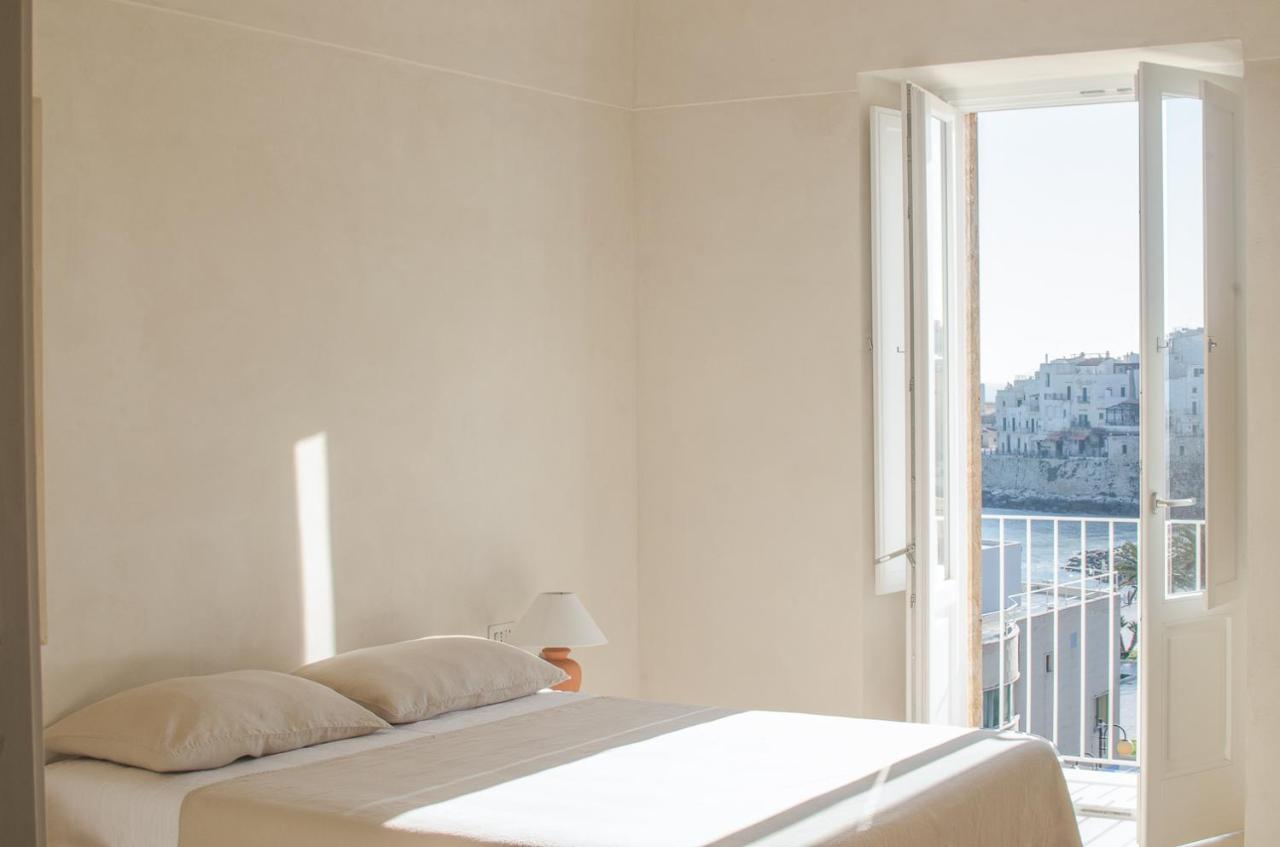 Deluxe Double Room with Balcony and Sea View,1645725479:JPEG