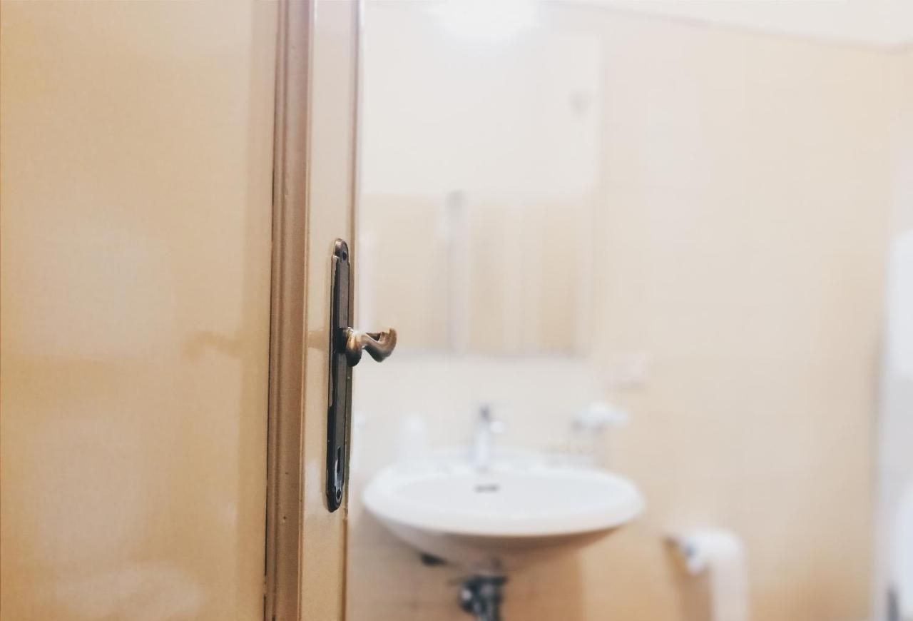 Double Room,1758376278:JPEG