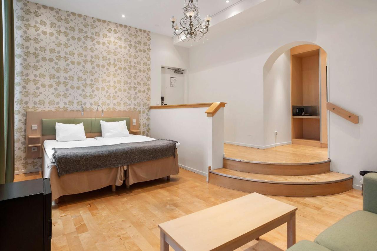 Twin Room with Sofa Bed - Non-Smoking