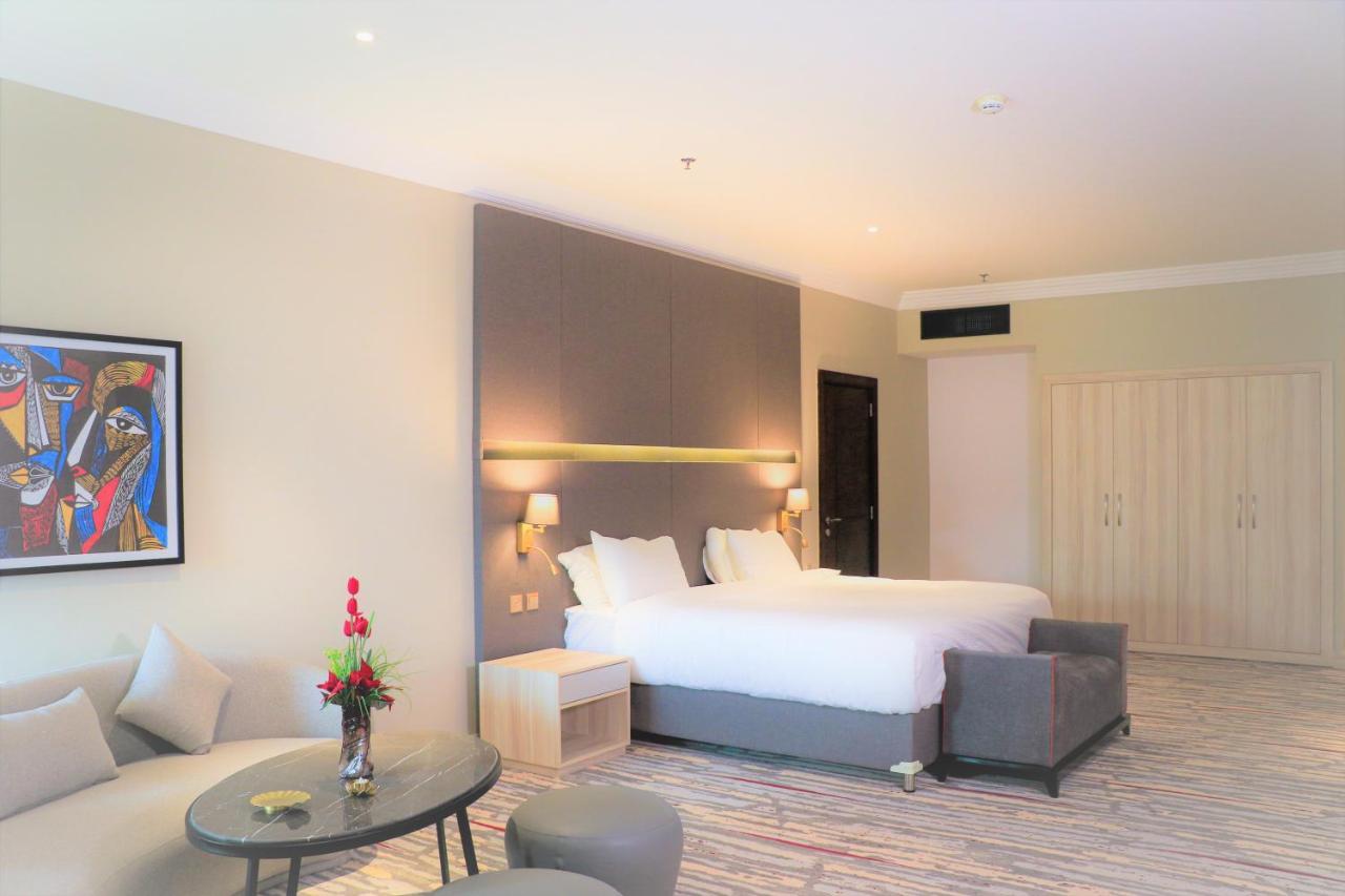 Chic King Room City or Pool View Non-Smoking,1316992558:JPEG