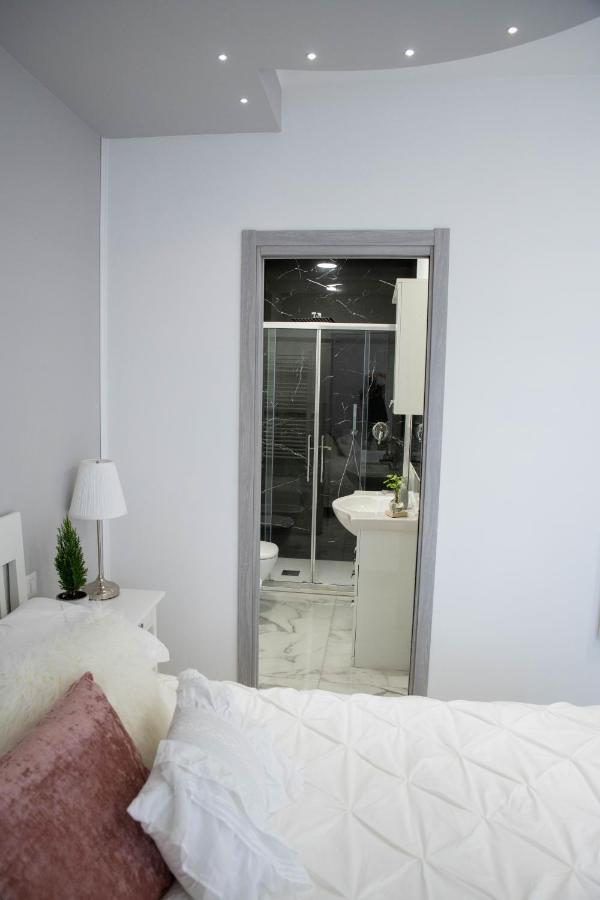 Double Room Private Bathroom