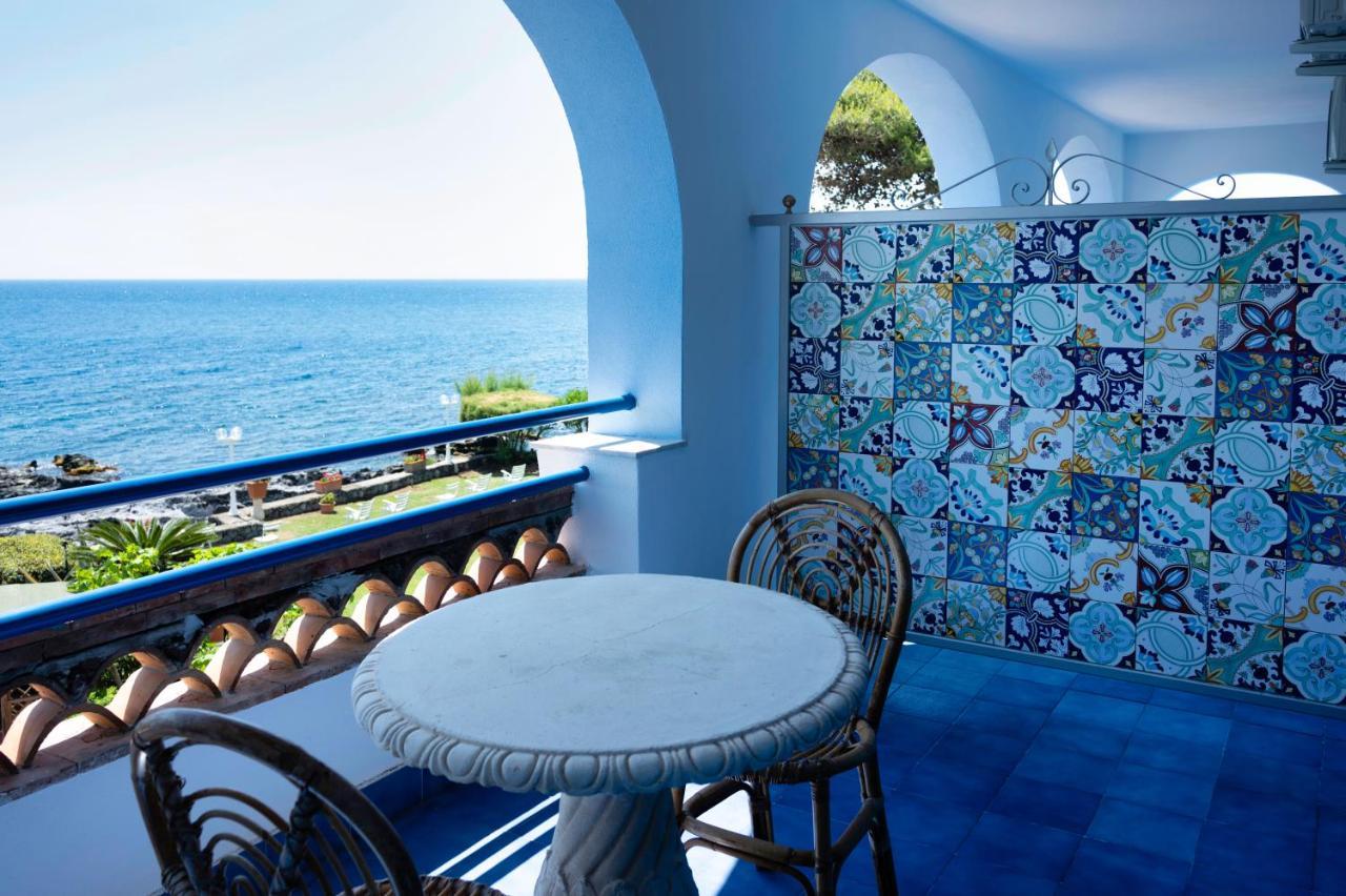Double or Twin Room Sea View