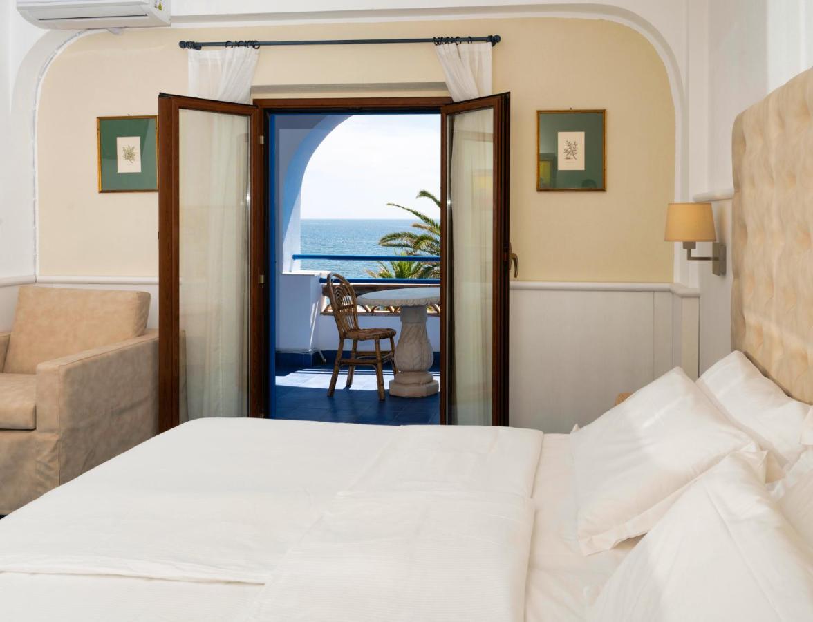 Double or Twin Room Sea View