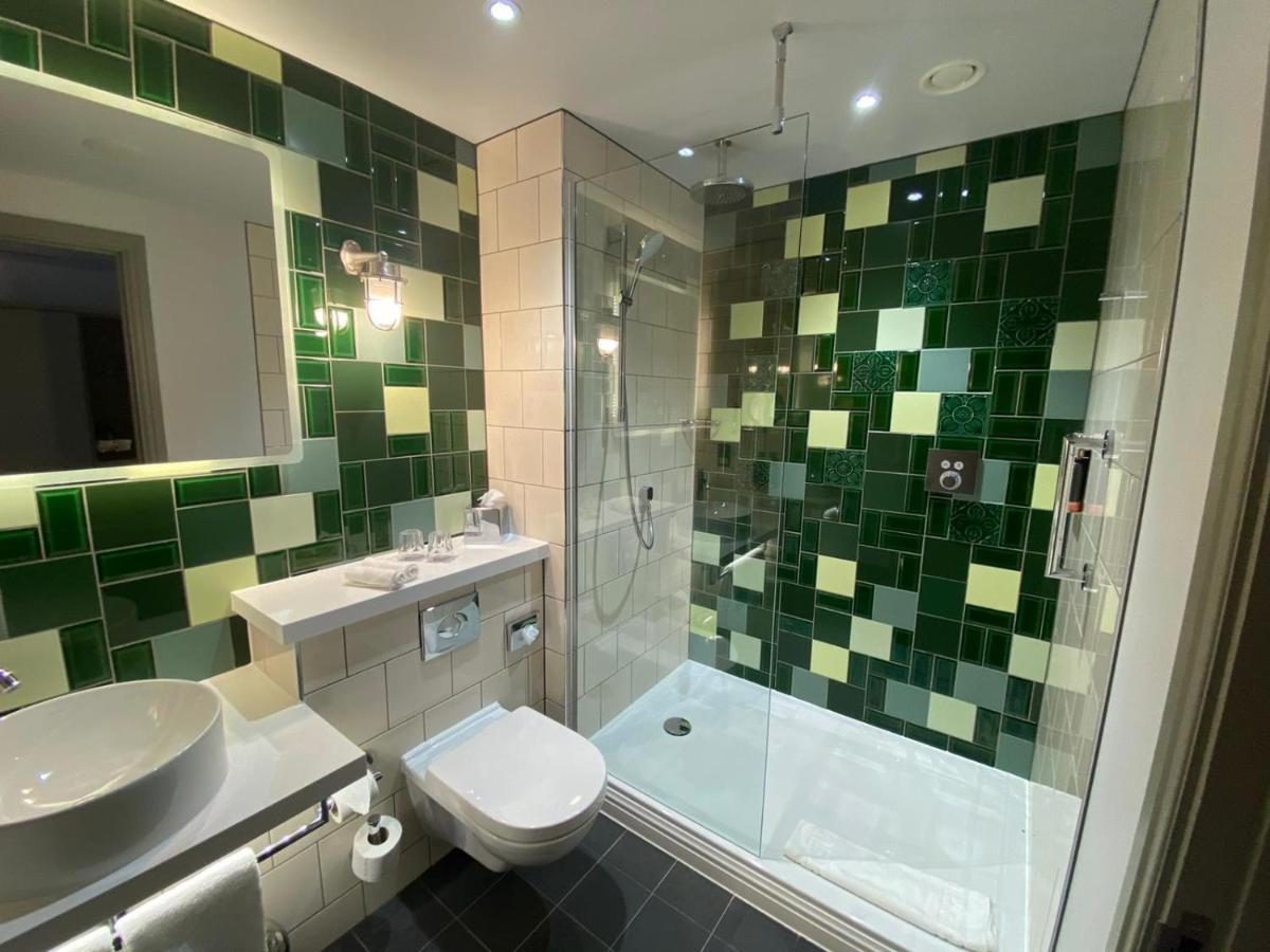 Standard Queen Room Accessible