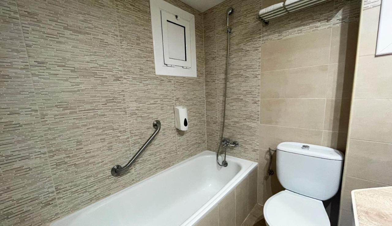 Quarto com 2 Camas de Solteiro com Cama Extra (3 Adultos)