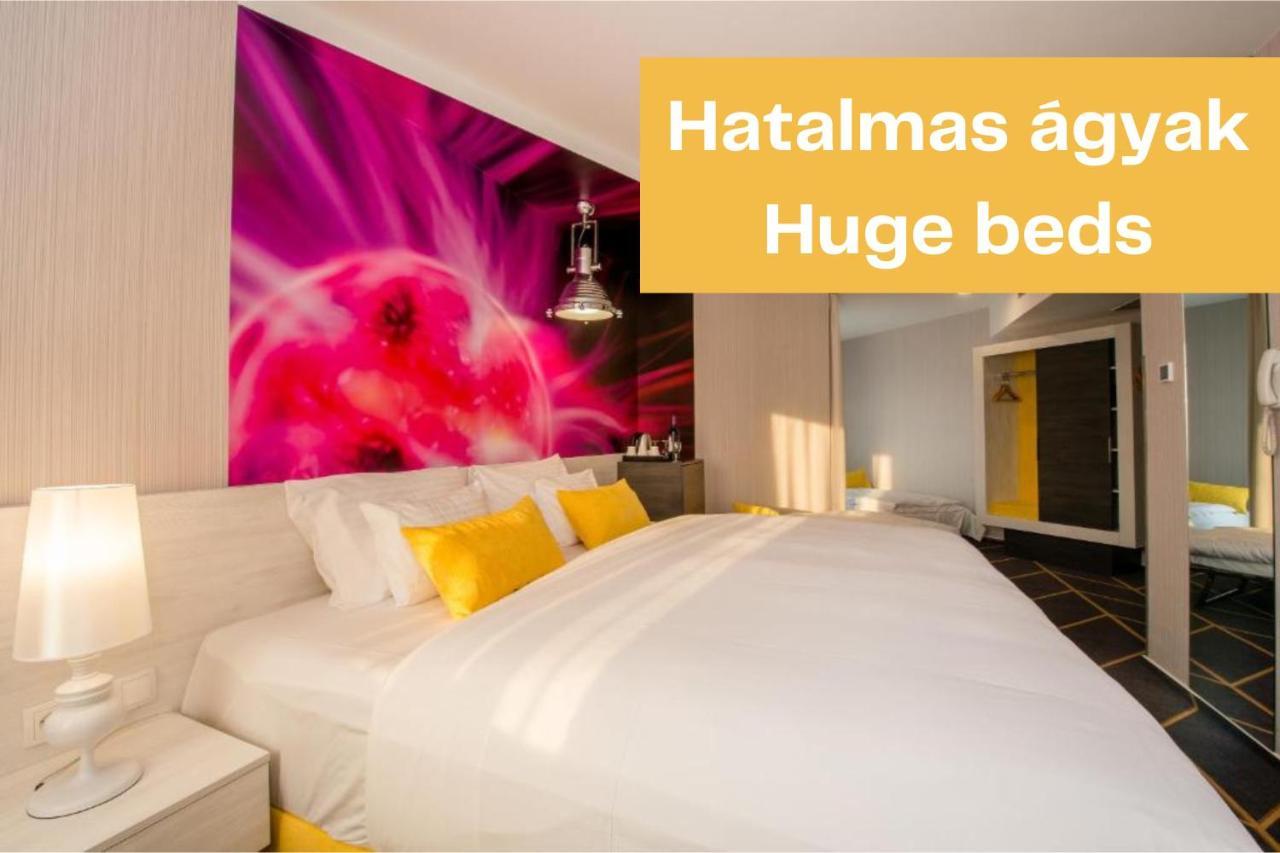 Deluxe King Room couples