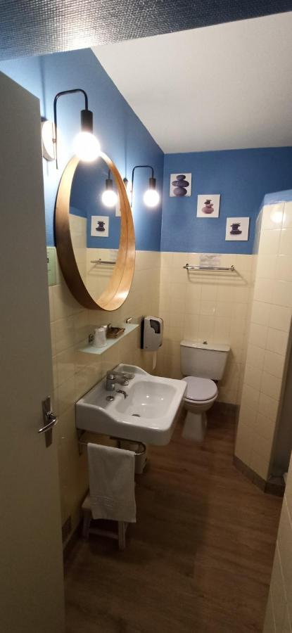Triple Room Shower