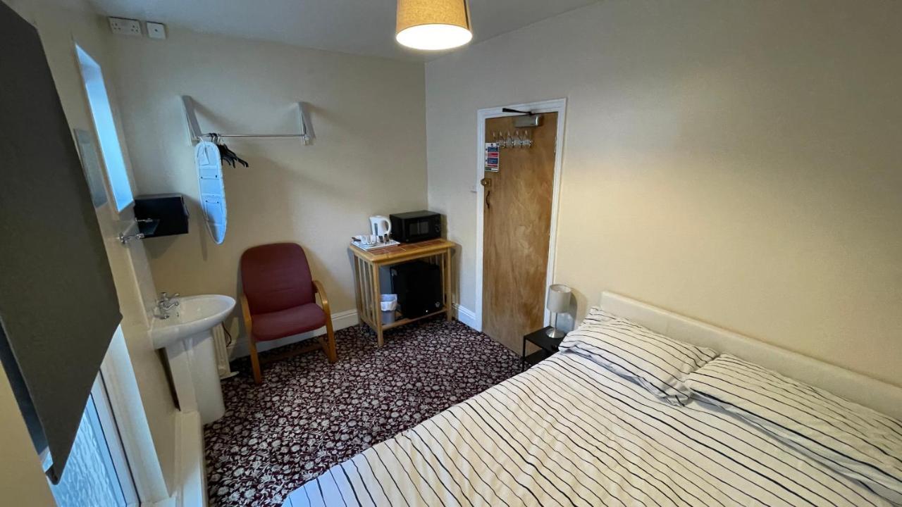 Small Double Room,1314939028:JPEG