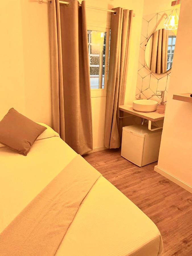 Standard Single Room with Shared Bathroom,1369467491:JPEG