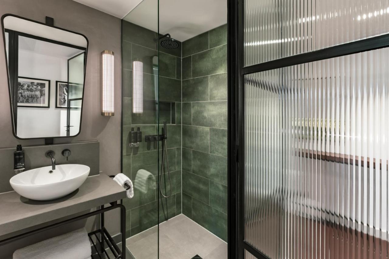 Standard Queen Room Rainfall Shower Windowless