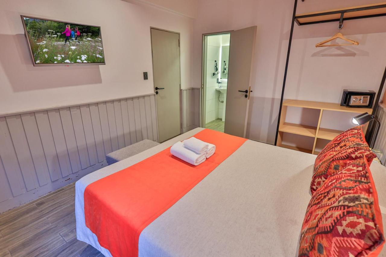 Quarto com Cama de Casal ou 2 de Solteiro