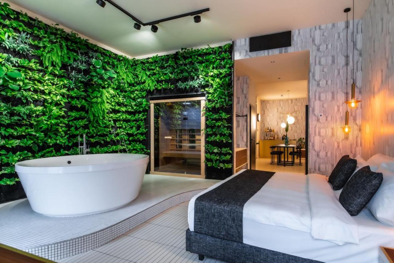 King Suite Spa Bath,1414245491:JPEG