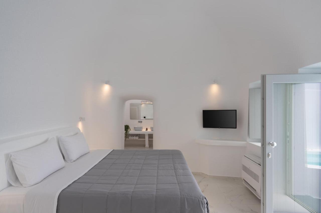 Honeymoon Cave Suite with Outdoor Hot Tub