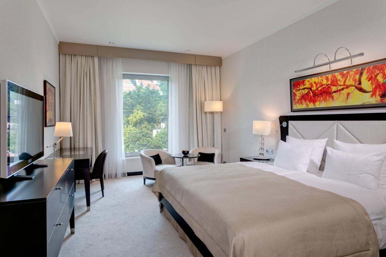Chambre 1 Lit King-Size - Vue sur Colline du Château