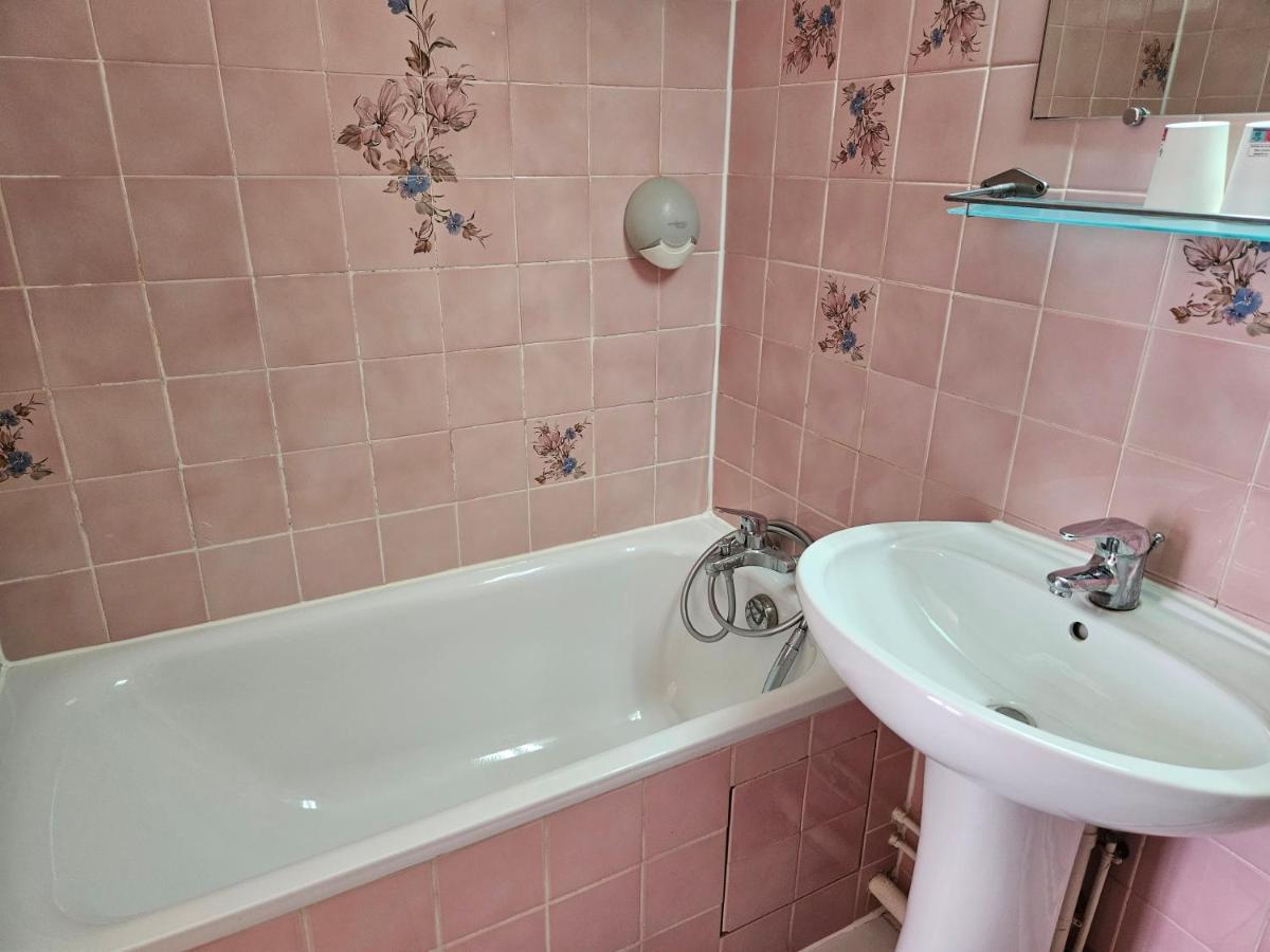 Twin Room,1421678817:JPEG
