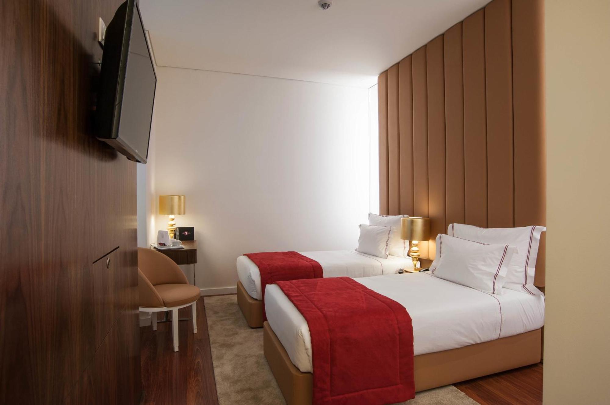 Twin Room with Interior View,128342862:JPEG