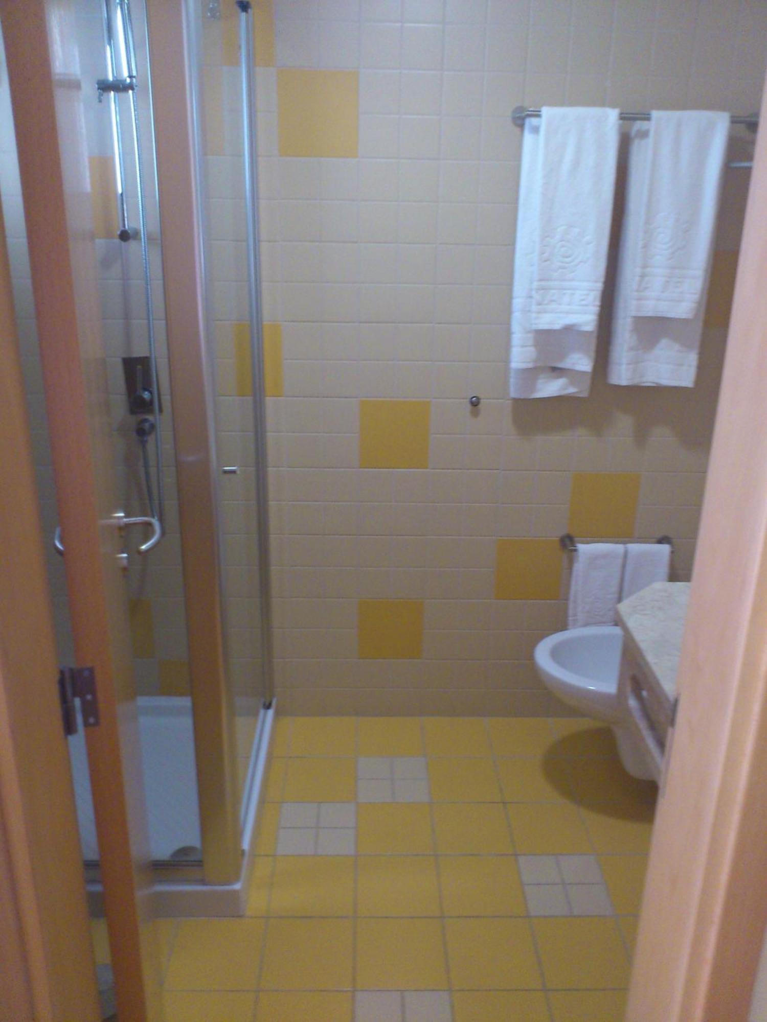 Standard Double Room,1437570865:JPEG