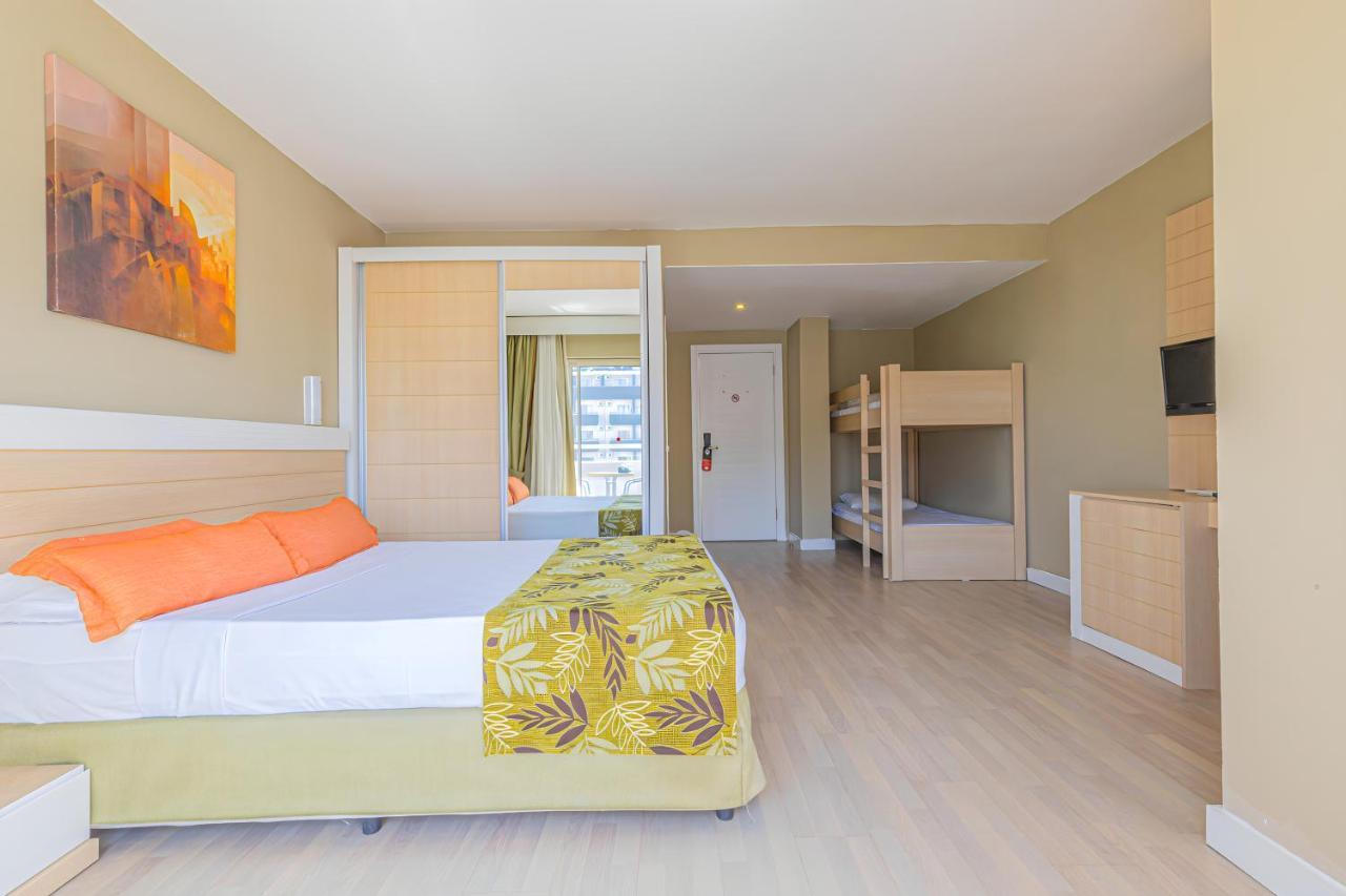 Vierpersoonskamer met Badkamer