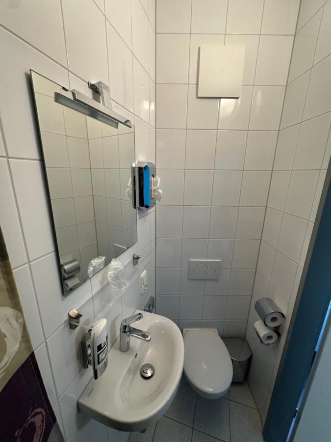 Single Room,1498634428:JPEG