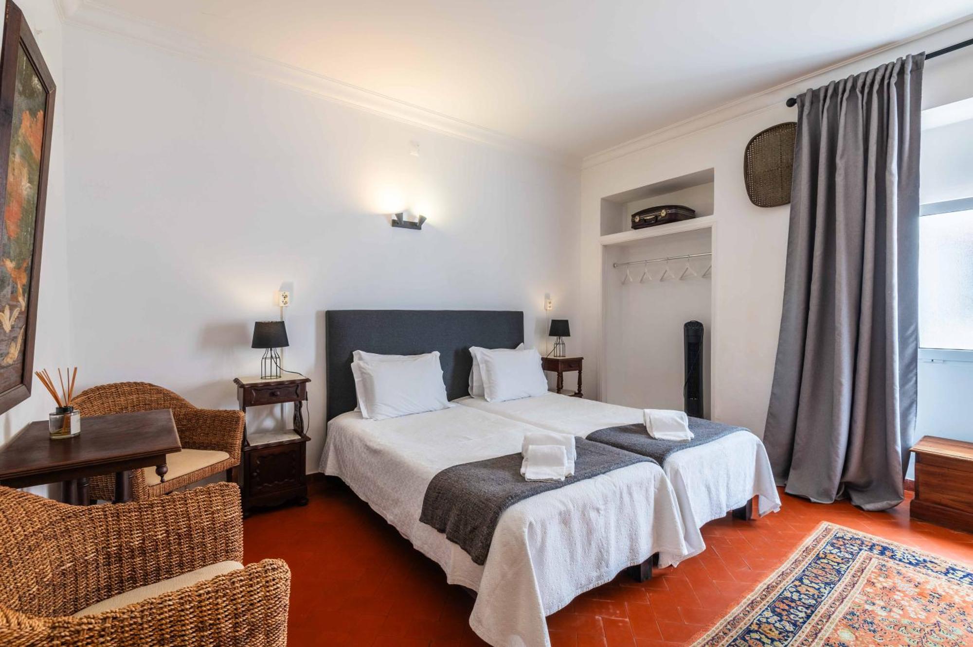 Twin Room,1502323912:JPEG