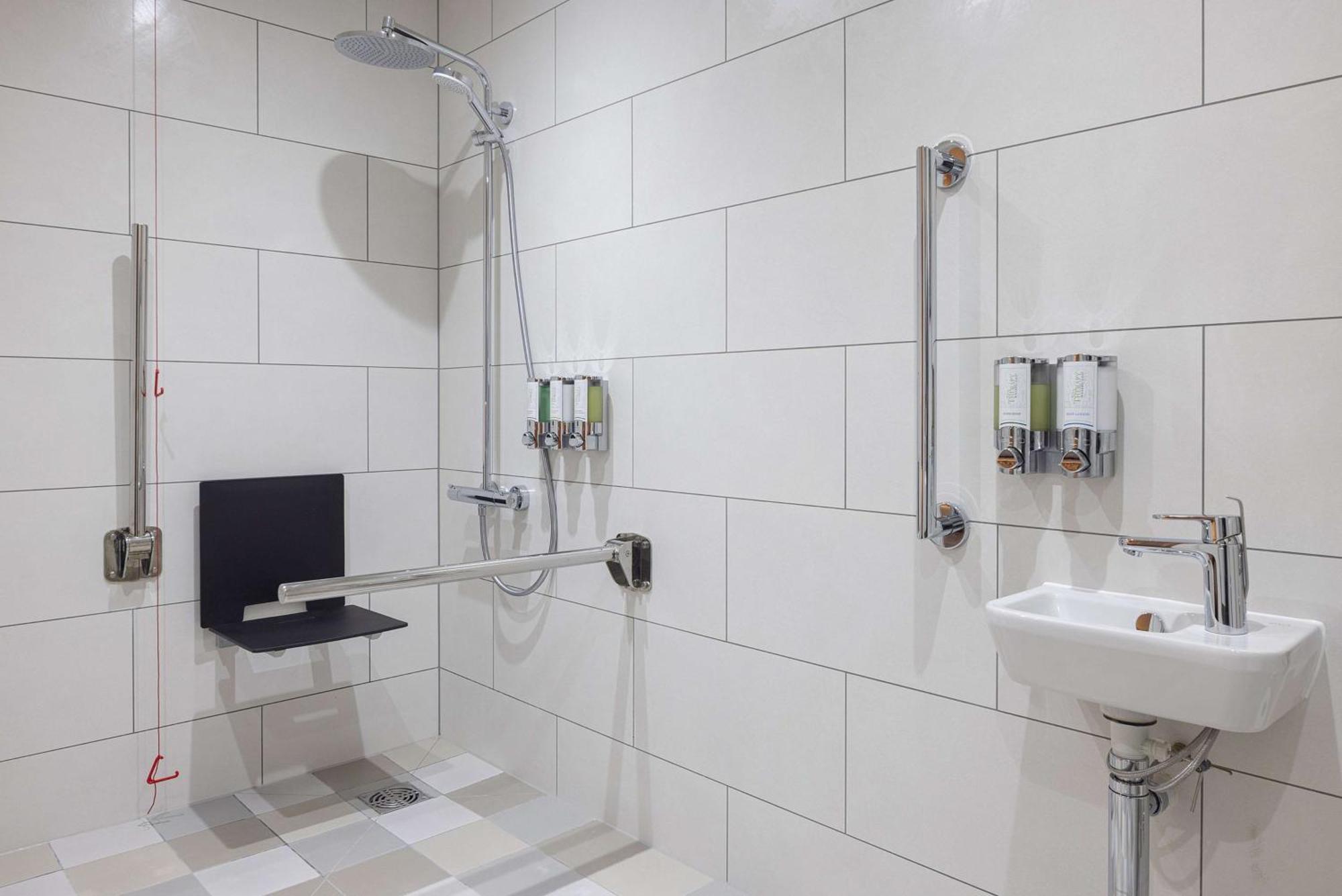 Queen Room - Accessible