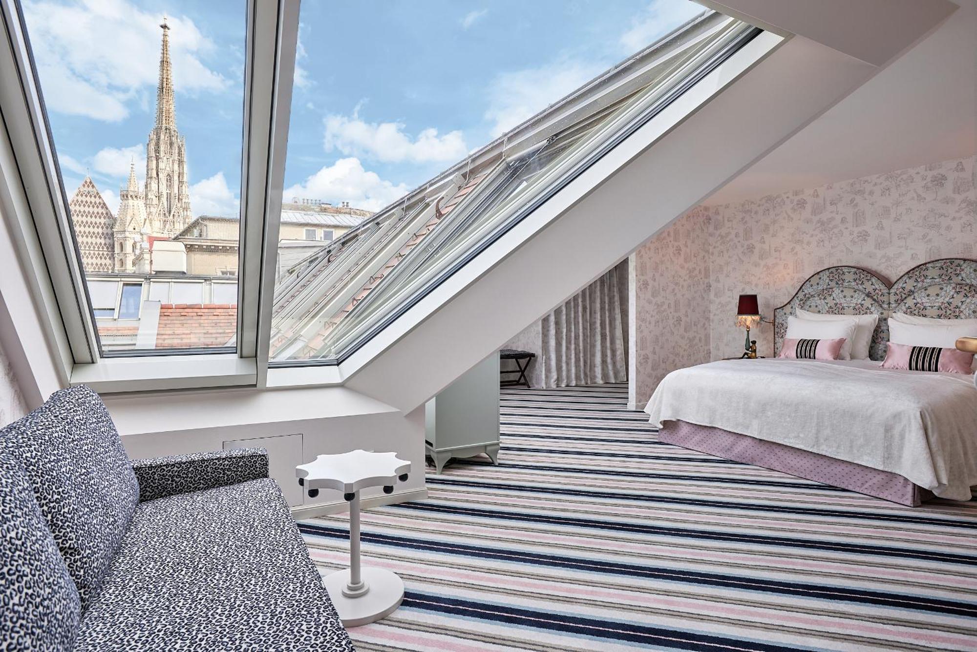 Majesty Suite,1505585719:JPEG