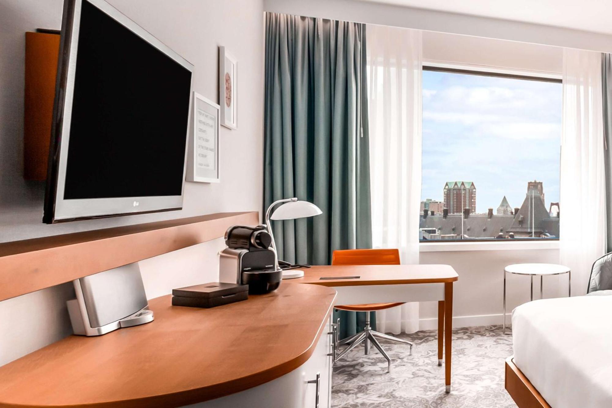Deluxe King Room High Floor