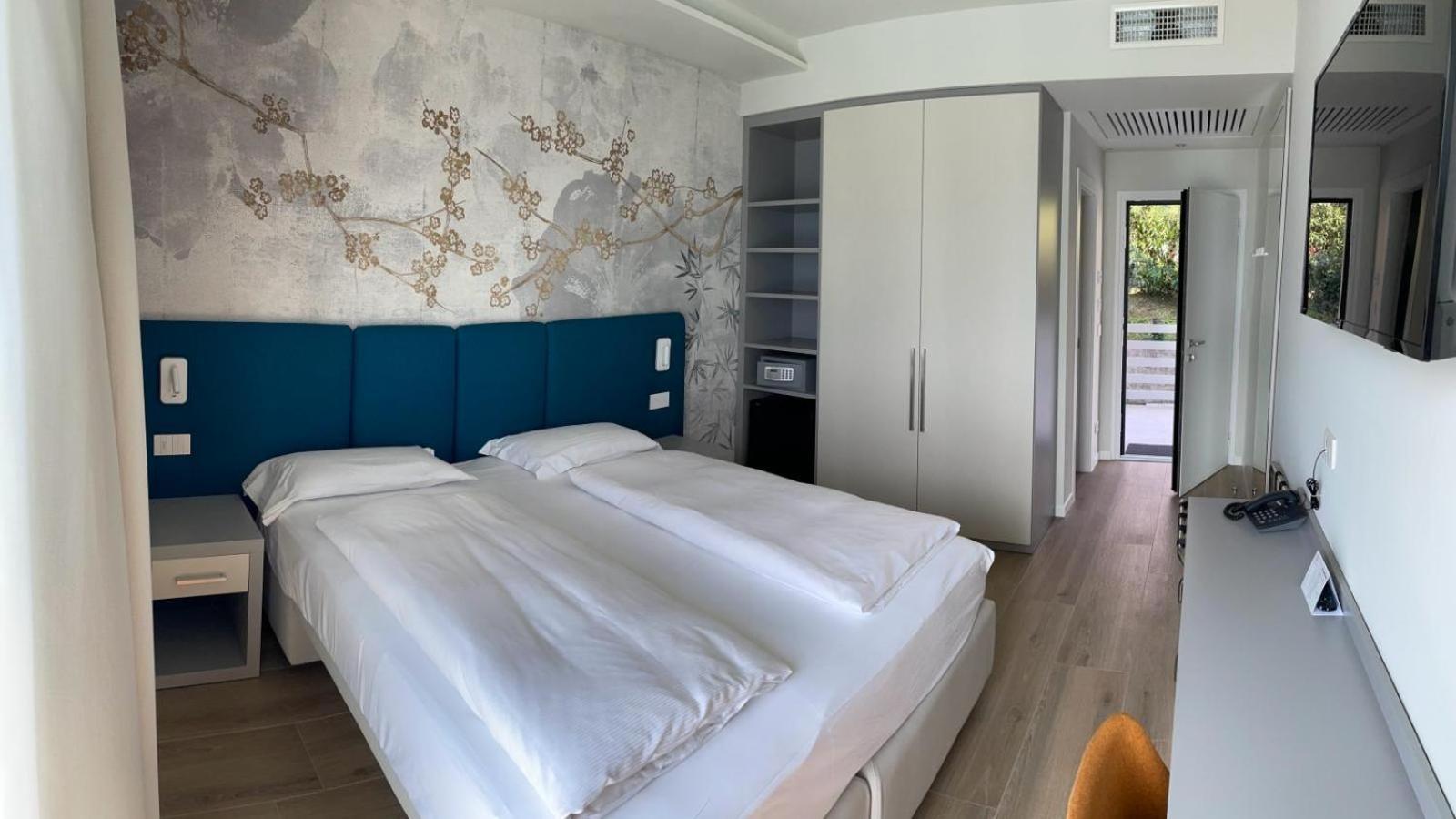 Tweepersoonskamer met Uitzicht op het Meer in Villa Silvia