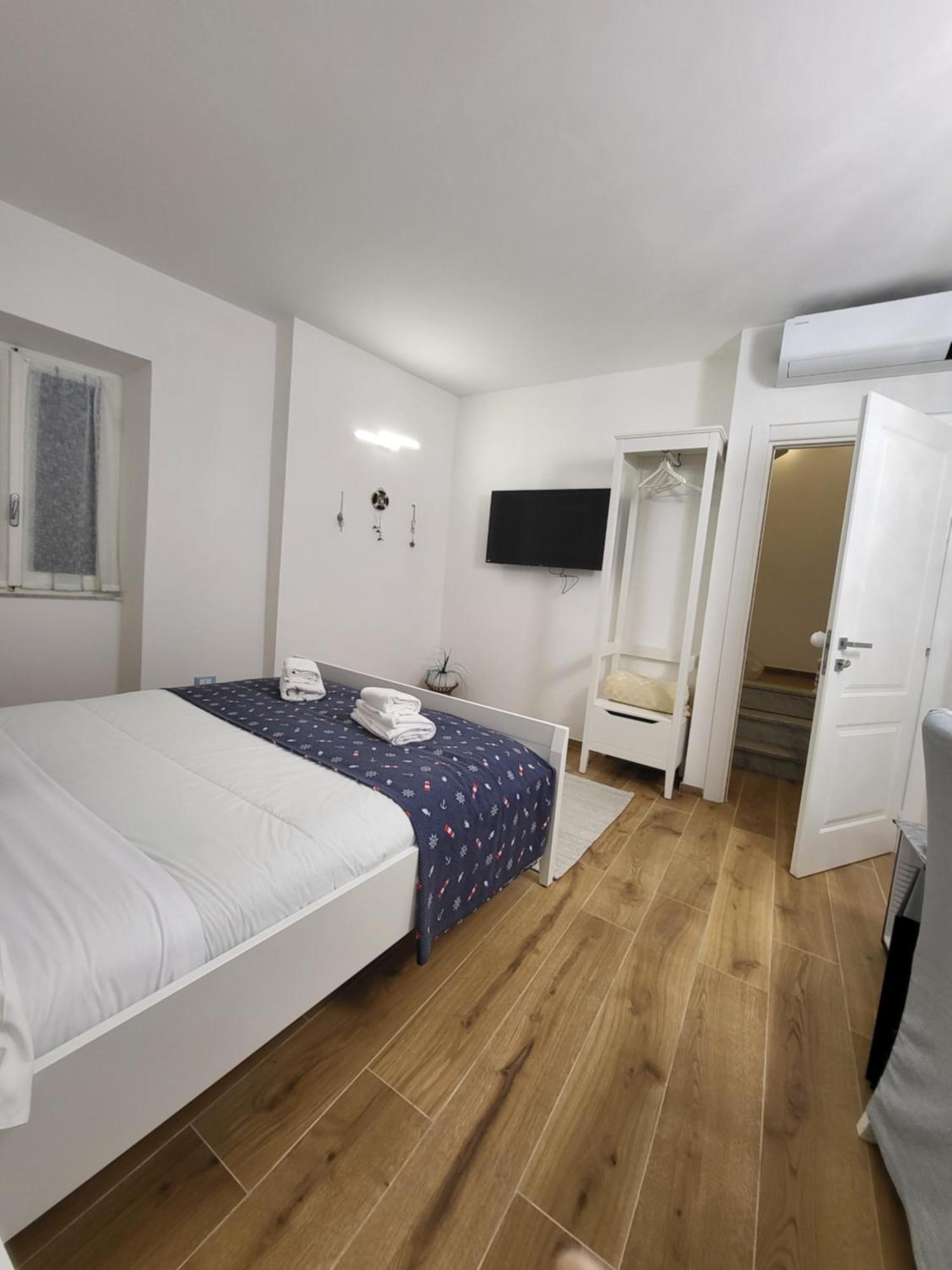 Double Room Private External Bathroom