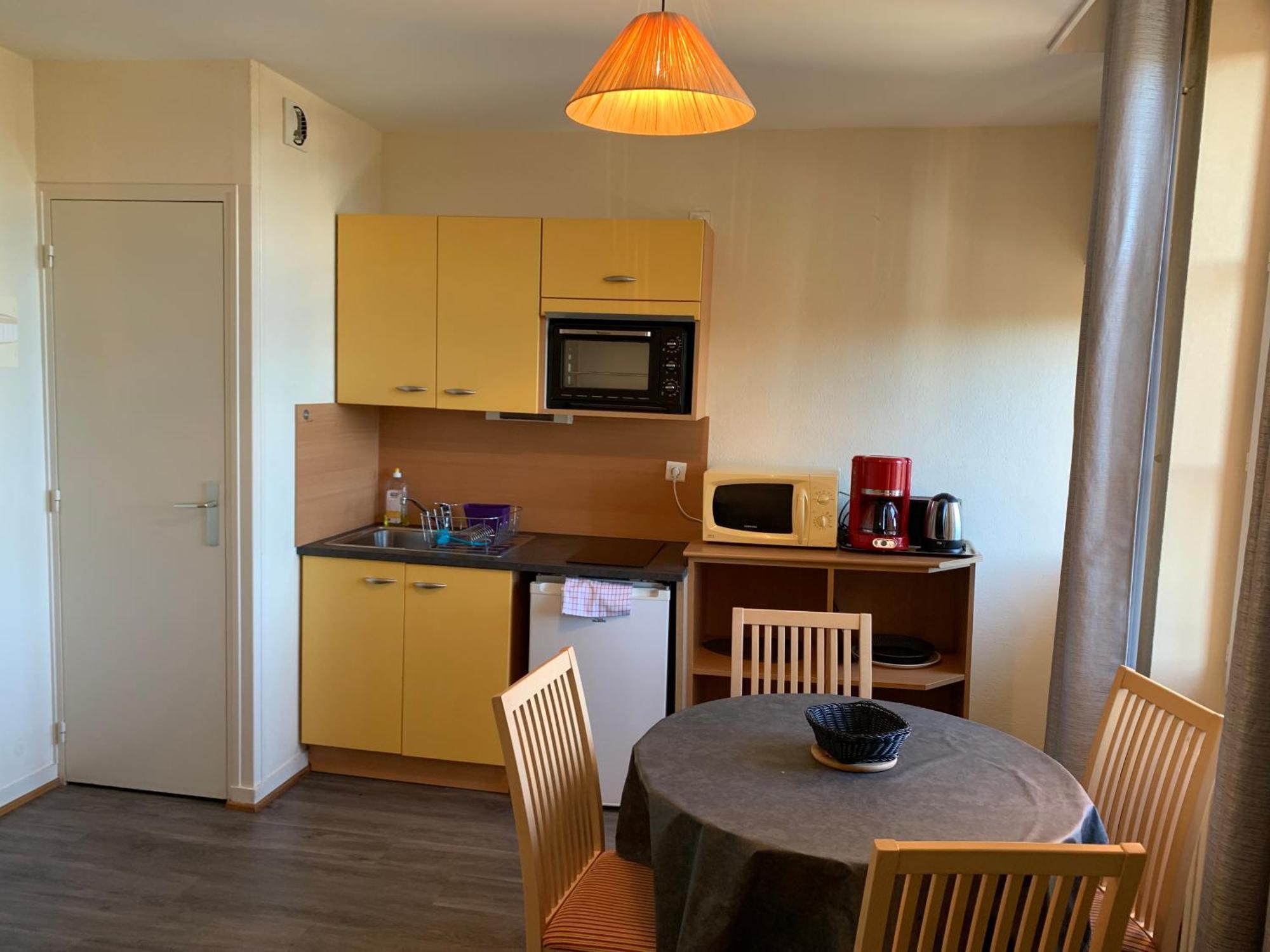 One-Bedroom Apartment,1526870485:JPEG