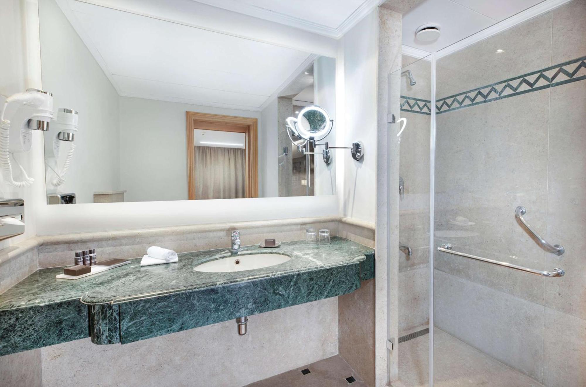 Classic Kamer met Kingsize Bed en Uitzicht op de Patio