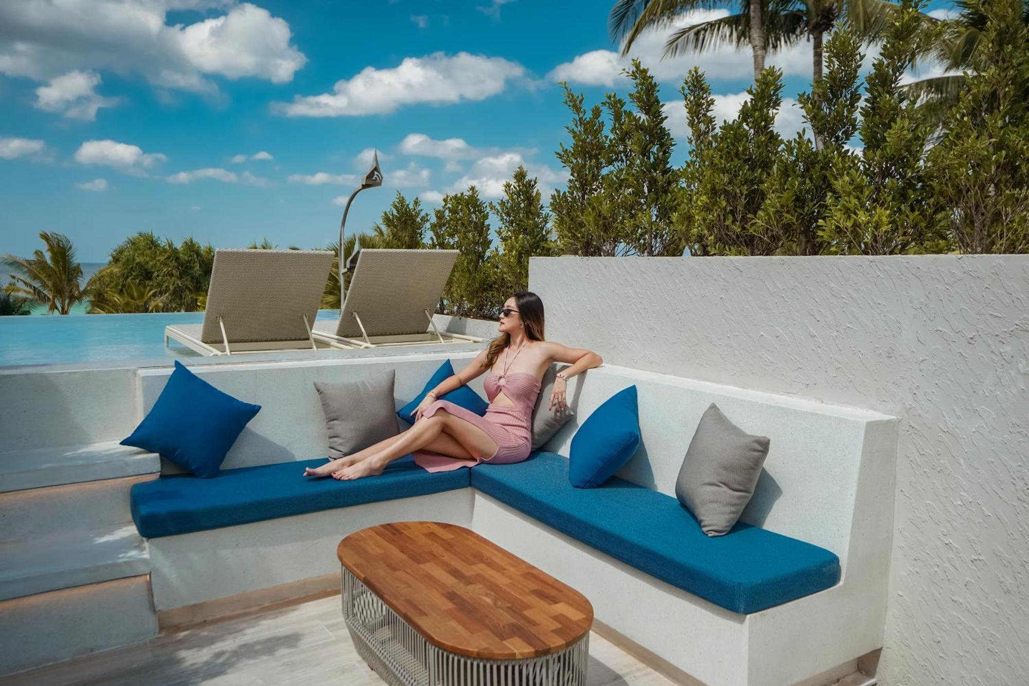 Seaview Infinity Pool 2-Bedroom Duplex Suite