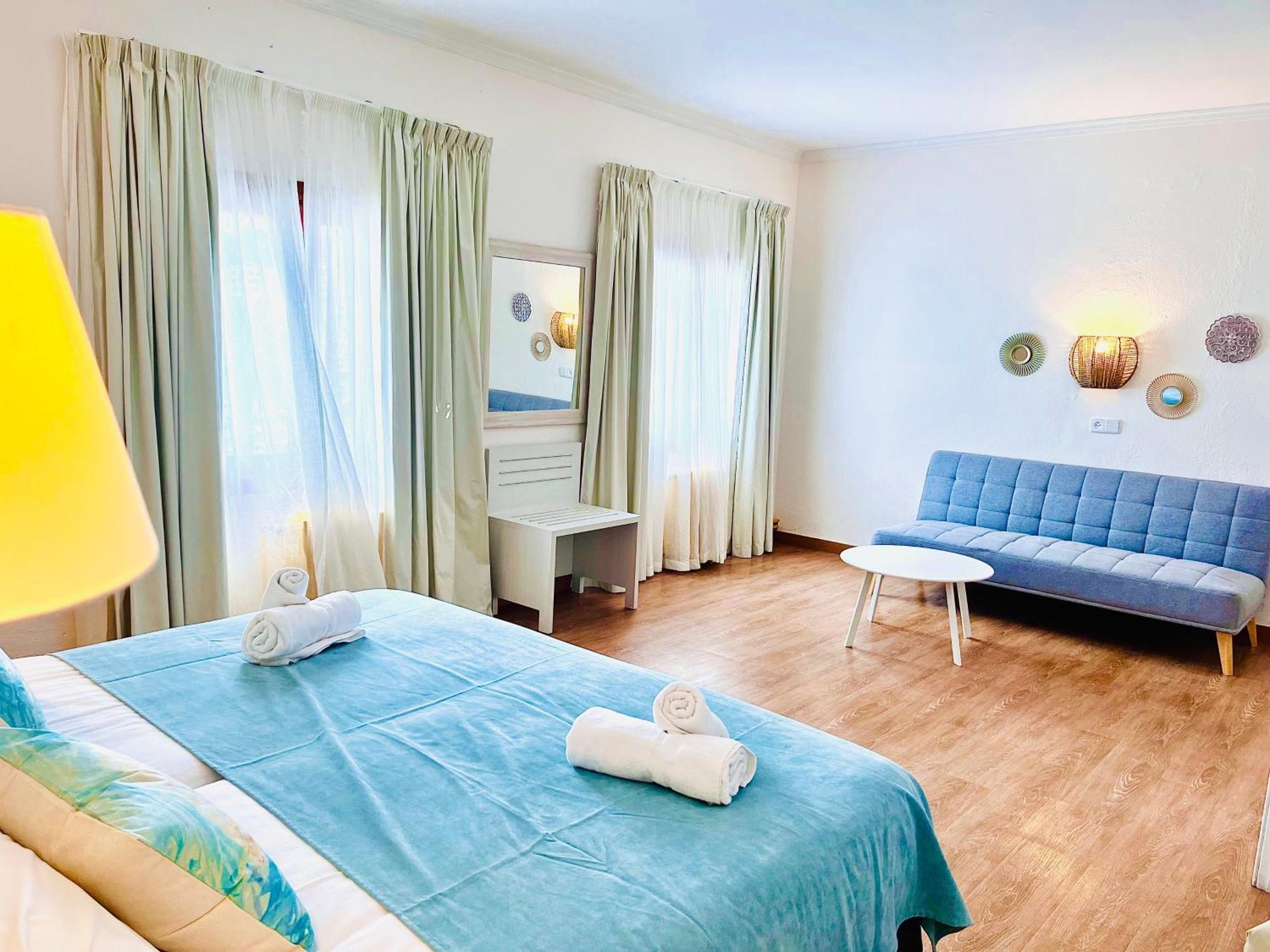 Double or Twin Room Sea View No Balcony