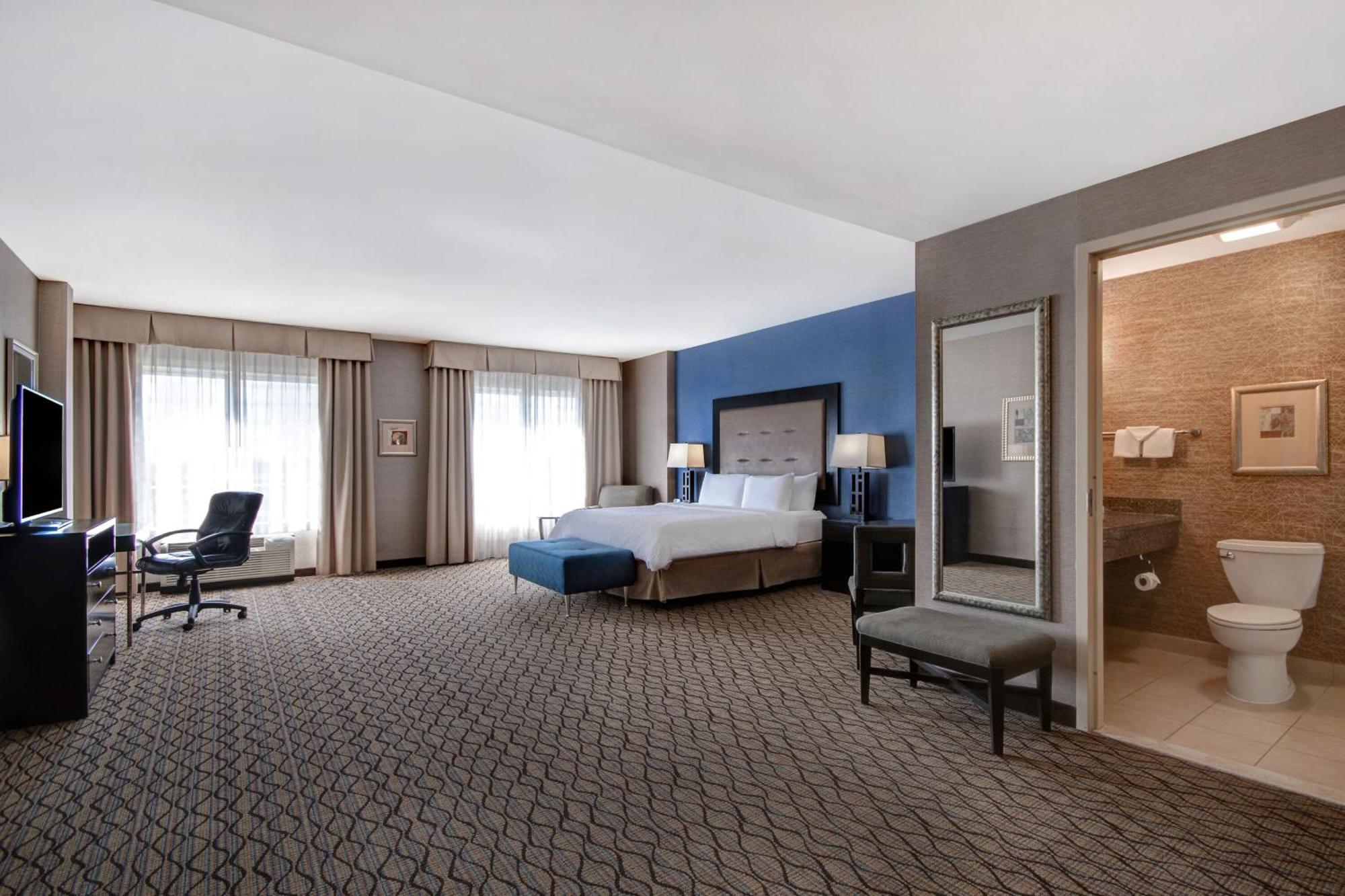 Standard King Room with Mobility Accessible Tub