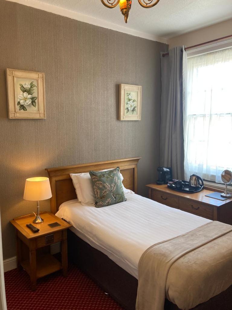 Standard Single Room with Shower