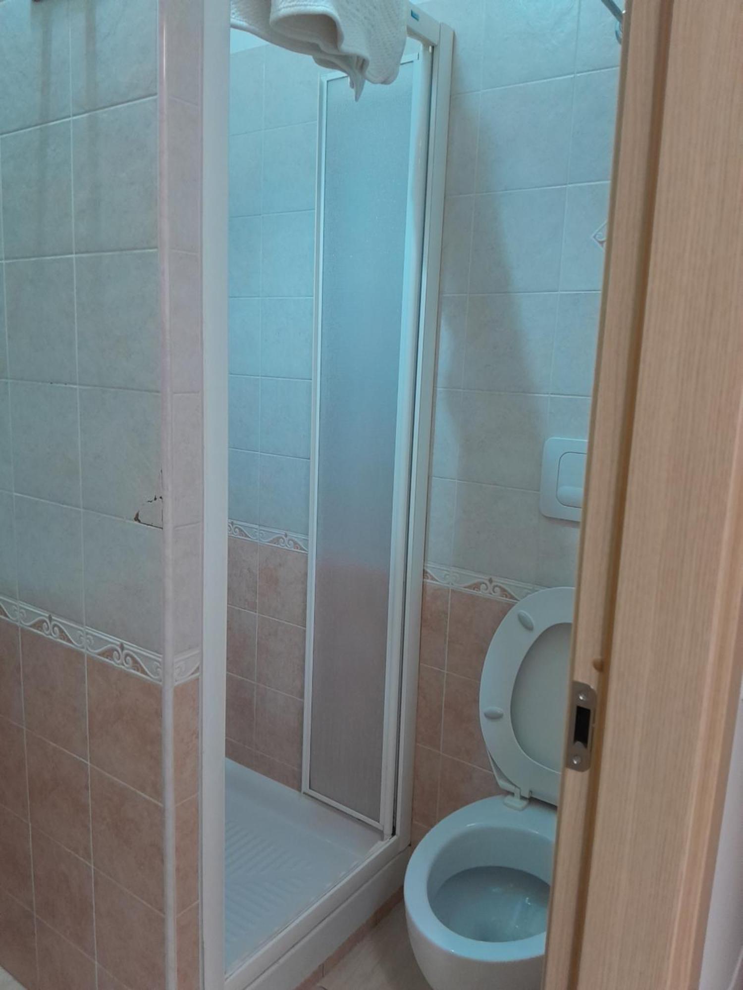 Single Room Bathroom,1539874177:JPEG