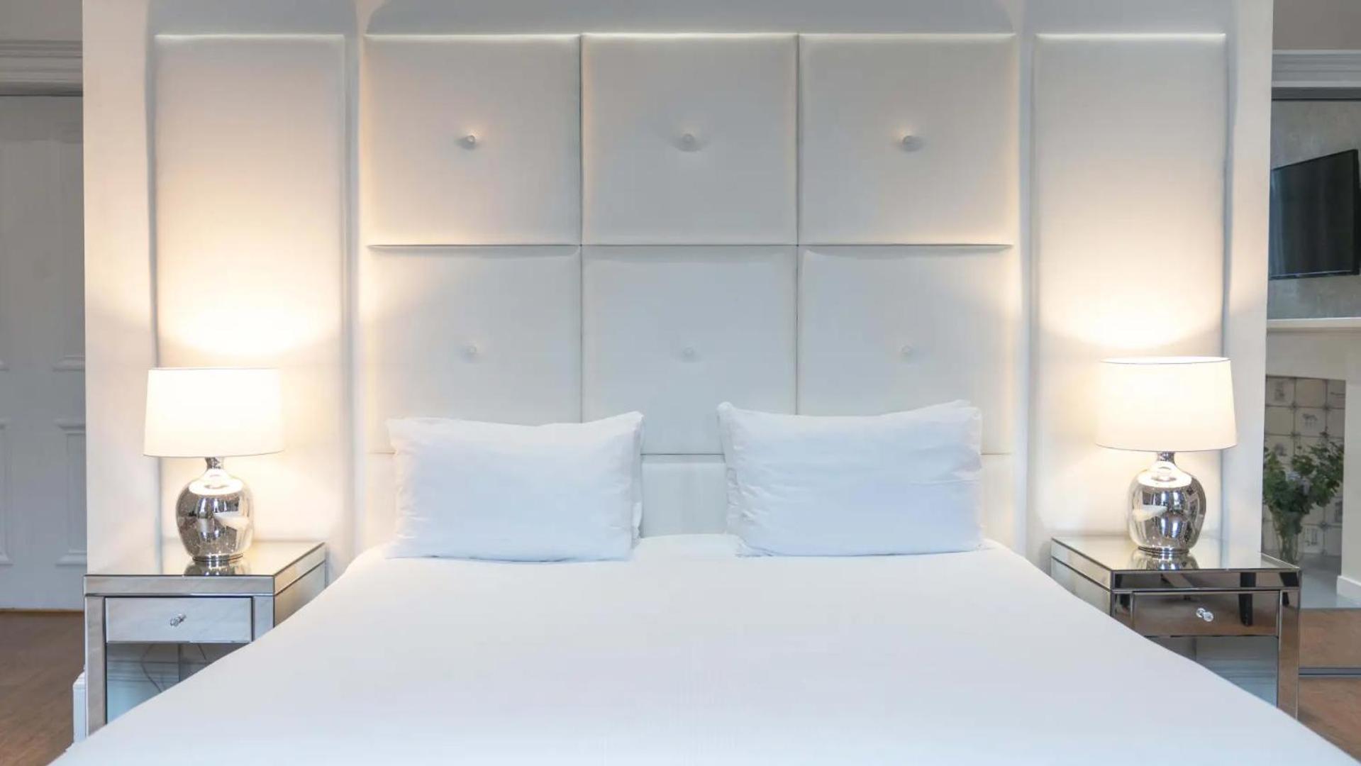 Deluxe Queen Suite