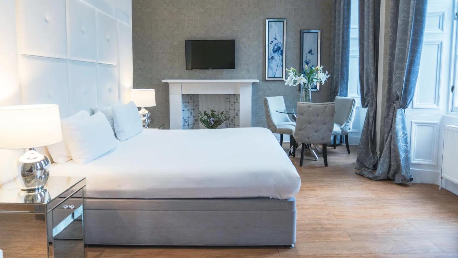 Deluxe Queen Suite