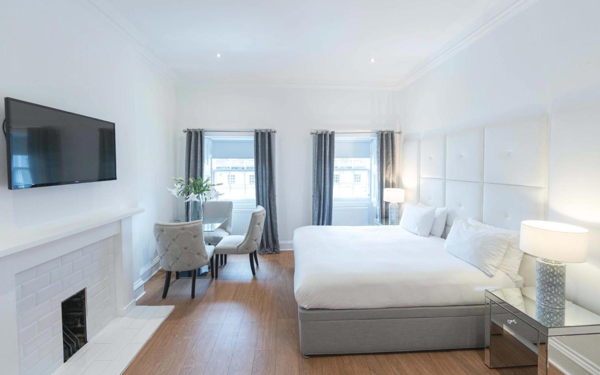 Deluxe Queen Suite