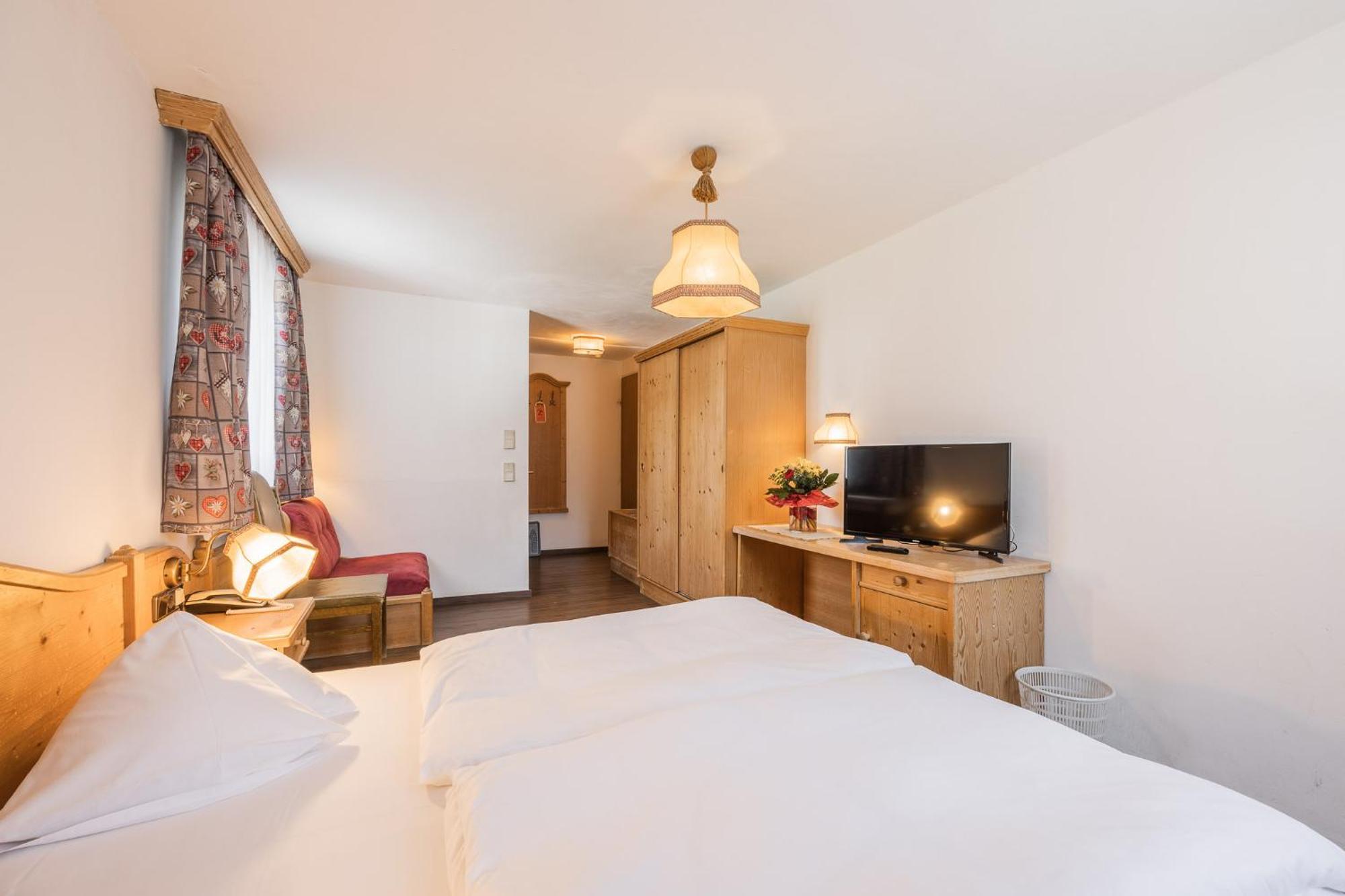 Double Room,1541937019:JPEG