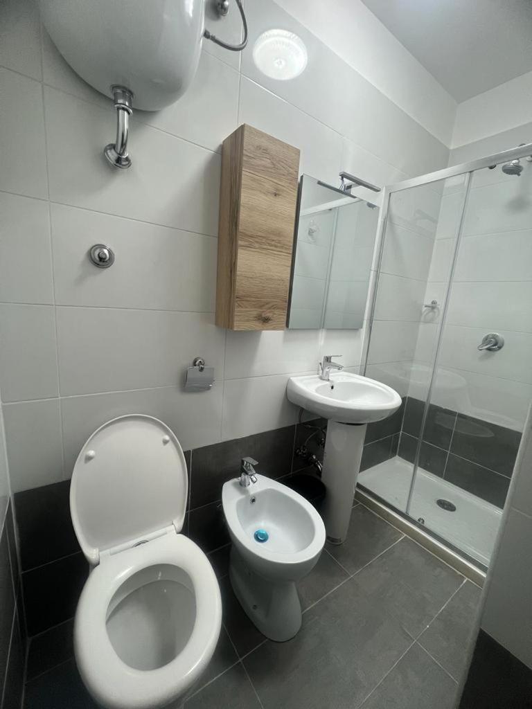 Quarto Triplo com Banheiro Privativo