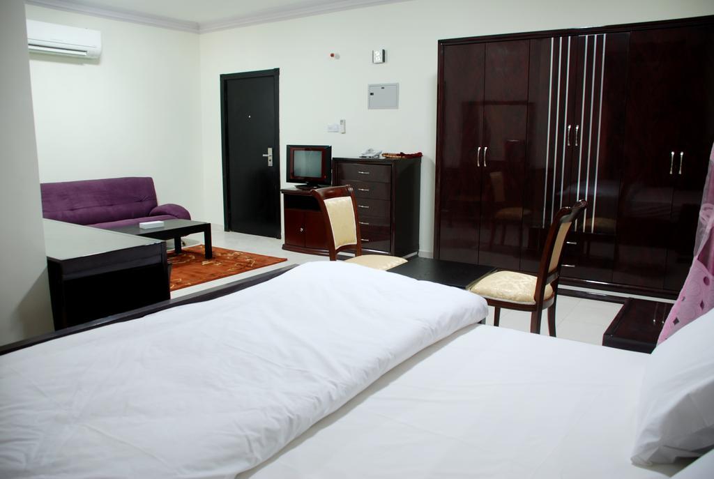 Deluxe Studio