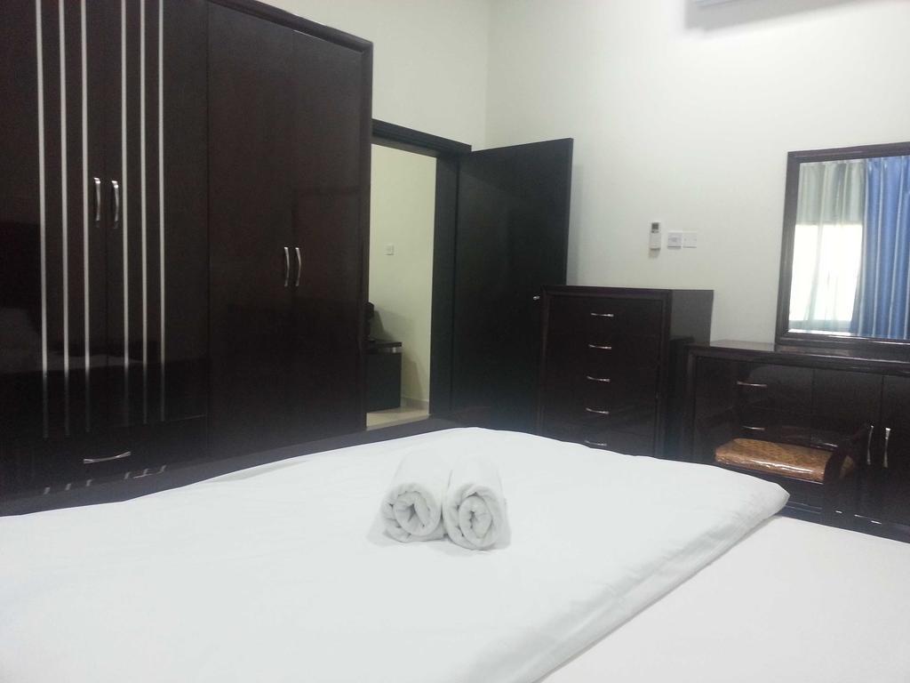 Deluxe One-Bedroom Apartment