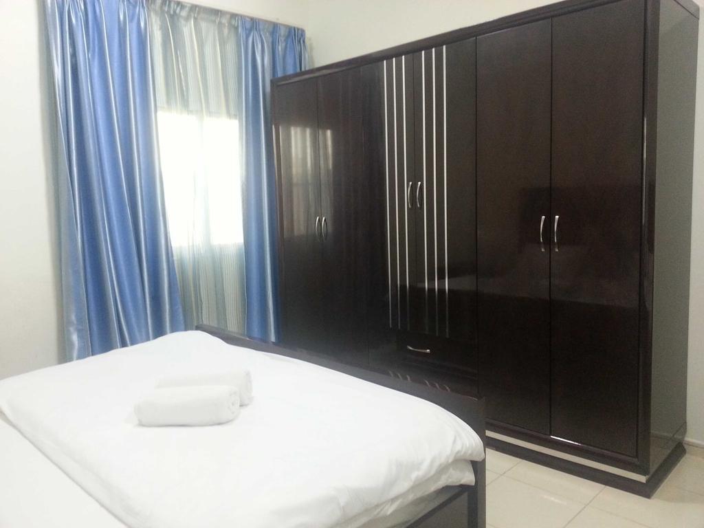 Deluxe One-Bedroom Apartment