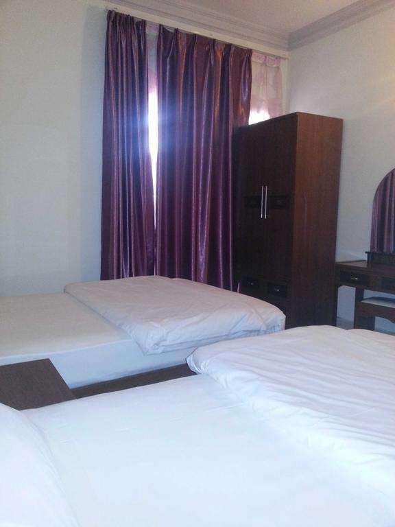 Deluxe One-Bedroom Apartment