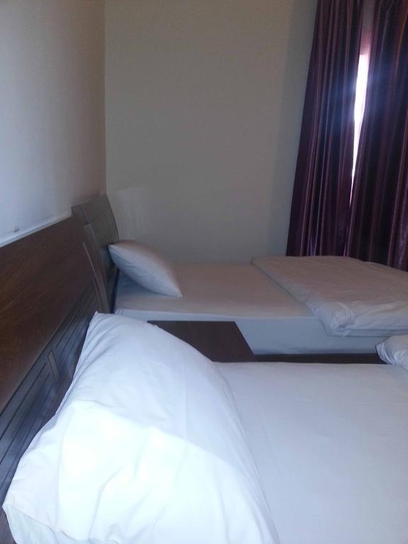 Deluxe One-Bedroom Apartment