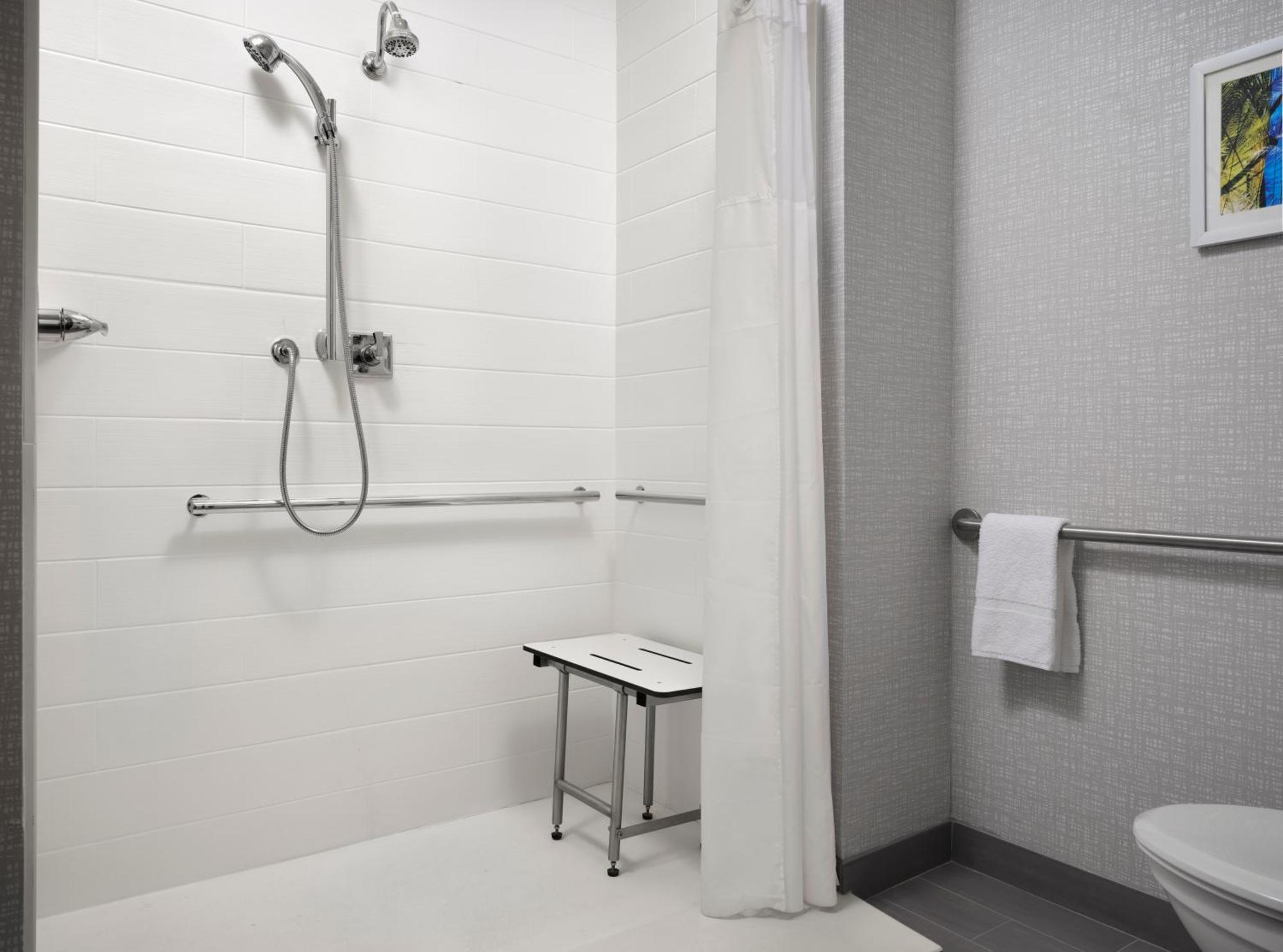 Large King Room - Hearing Accessible/Non-Smoking